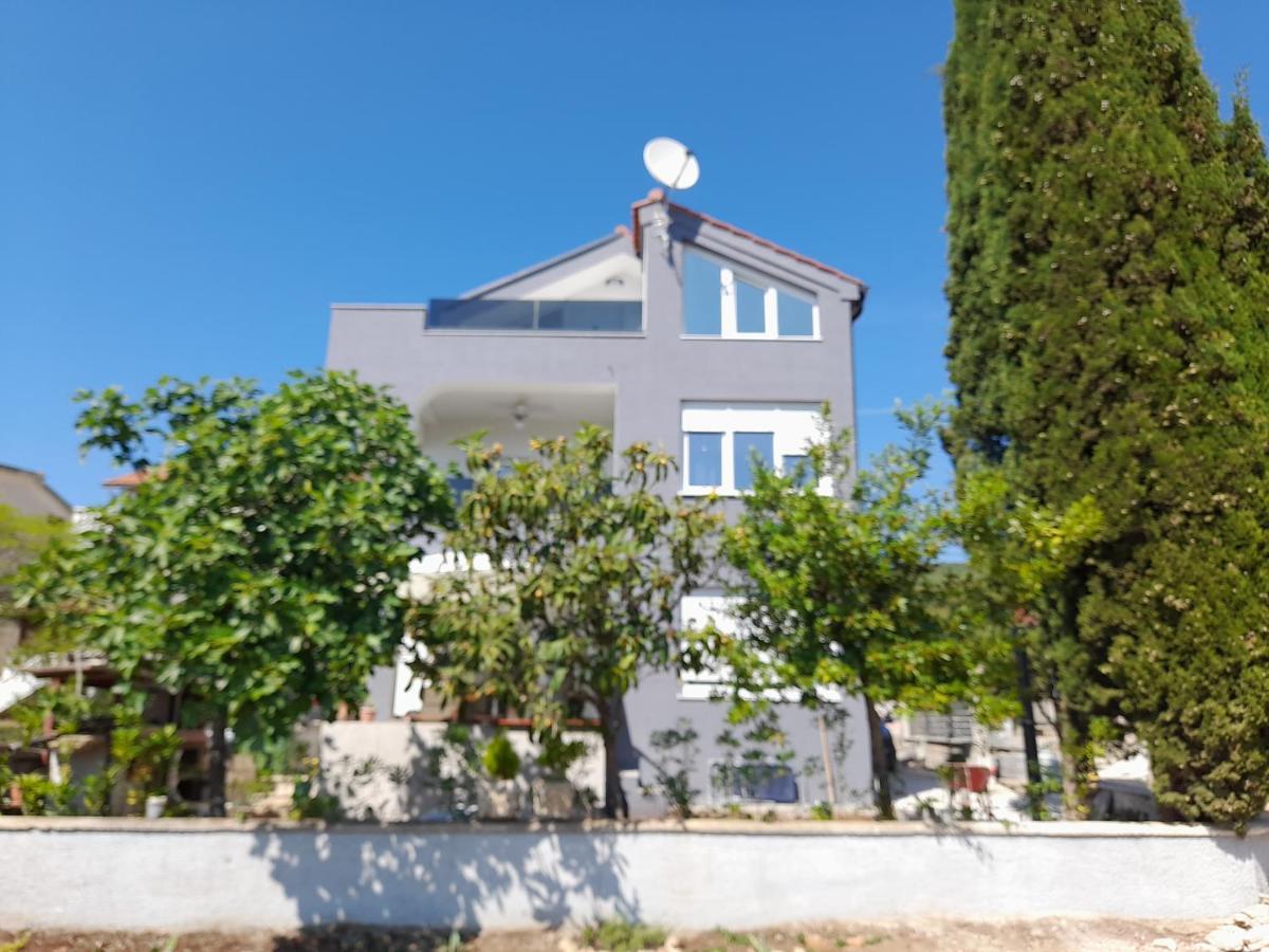Apartman Prvi Red Do Mora Sveti Filip i Jakov Ngoại thất bức ảnh